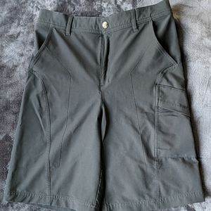 Columbia boys large grey pocketed shorts